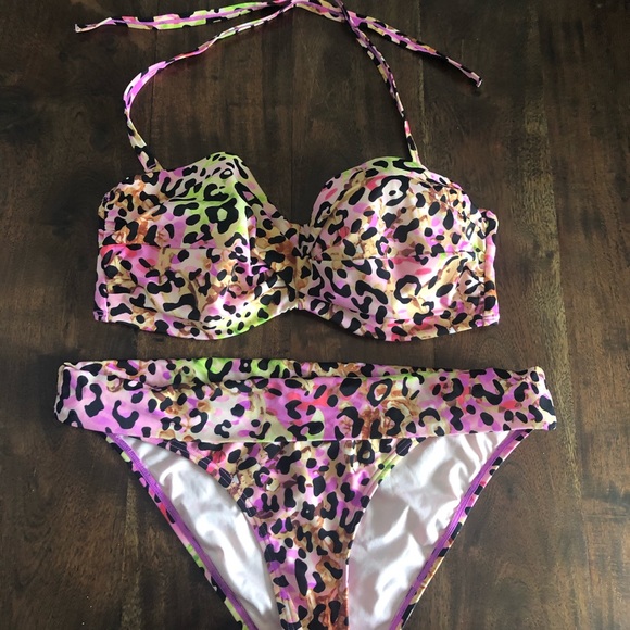 38D/M Victoria’s Secret Bikini - Picture 1 of 6